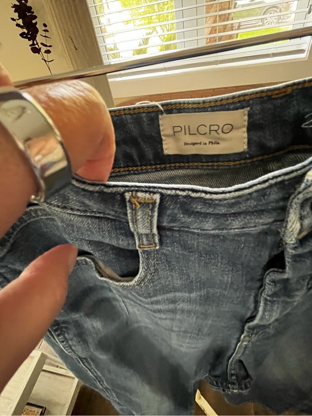Pilcro women’s barrel Jeans in Faded Blue - Picture 2 of 4